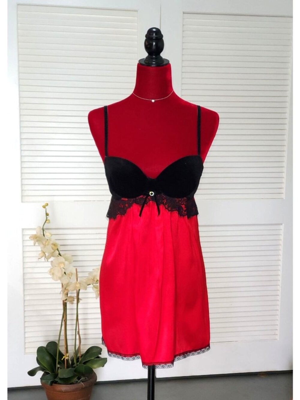 Ambrielle Babydoll  Red Satin Black Lace Velvet Cups Slip Size Medium 1374